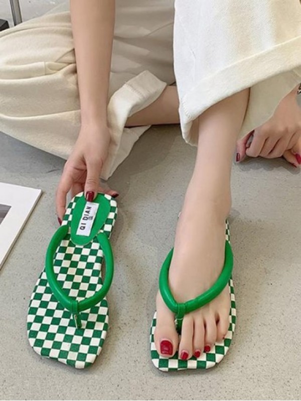 Checkerboard Pattern Beach Flip Flops