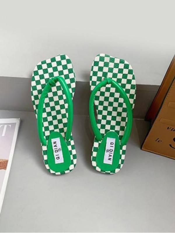 Checkerboard Pattern Beach Flip Flops